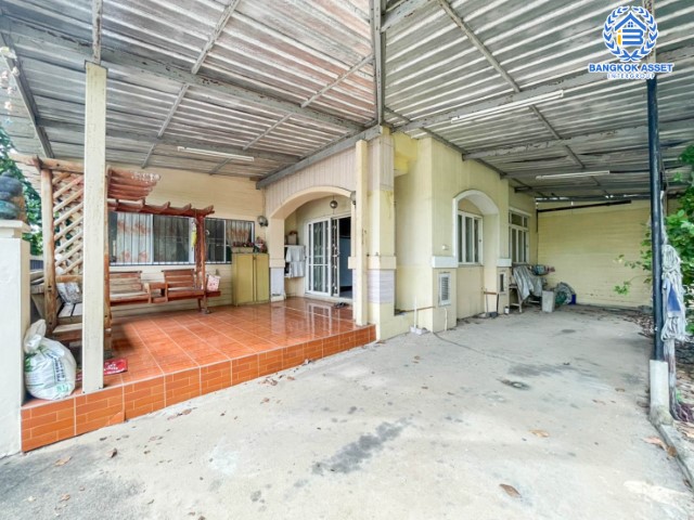 *****บ้านเดี่ยวมือสอง ทำเลใกล้สนามบินดอนเมือง ม.กฤษณา แจ้งวัฒนะ-ดอนเมือง หลังใหญ่พื้นที่ใช้สอย 180 ตร.ม. ฟังก์ชัน 3 ห้องนอน 3 ห้องน้ำ 2 ที่จอดรถ แถมฟรี !! เครื่องปรับอากาศ 2 เครื่อง และเครื่องทำน้ำอุ่น 2 เครื่อง ทำเลดี เชื่อมสู่ใจกลางเมืองได้อย่างสะดวกสบาย ใกล้ทางด่วนศรีสมาน